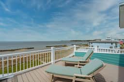Beachfront Estate with Putting Green, Bay Creek - Image 2