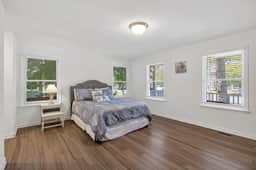 Ocean Breeze Home, Close to Beach, Shops & Park - Image 5