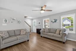 Ocean Breeze Home, Close to Beach, Shops & Park - Image 4