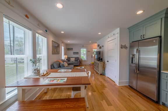 Second Wind Townhouse, Walk to Beach & Downtown - Image 4