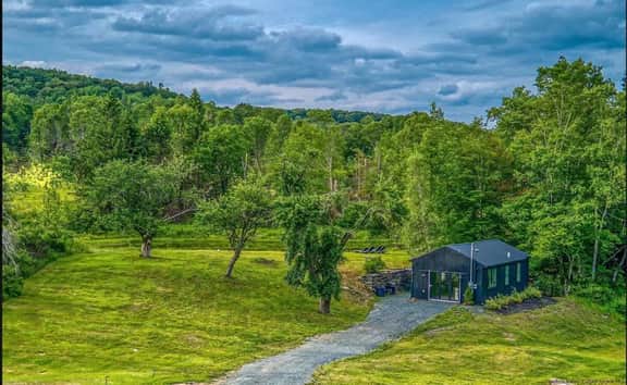 Winterberry Pond, Converted Barn & Hot Tub - Image 2