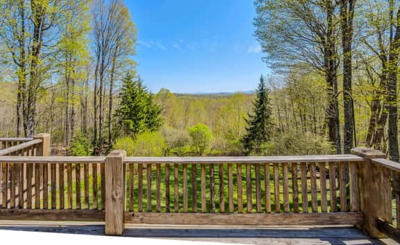 Sugarhouse Hideaway Cabin with Mountain Views - Image 3