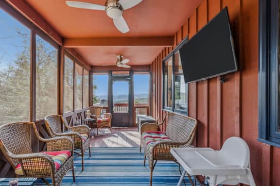Screened-Porch Home, Killington Views & Pet-Friendly - Image 5