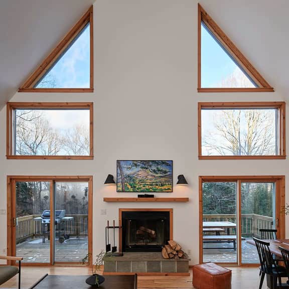 Woodland Chalet, Fire Pit, Deck & Forest Views, 3-Bed - Image 4