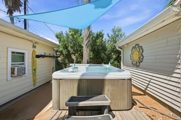 Beachside Cottage with Private Hot Tub & Near Beach - Image 2