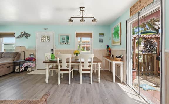 Beachside Cottage with Private Hot Tub & Near Beach - Image 3