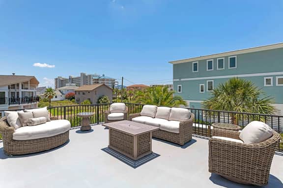 Destin Home with Pool, Deeded Beach & Tiki Cruise - Image 3