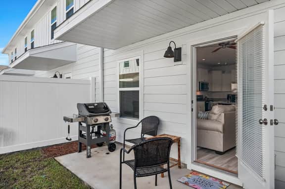 B Coastal Townhome with Grill & Beach Access - Image 3