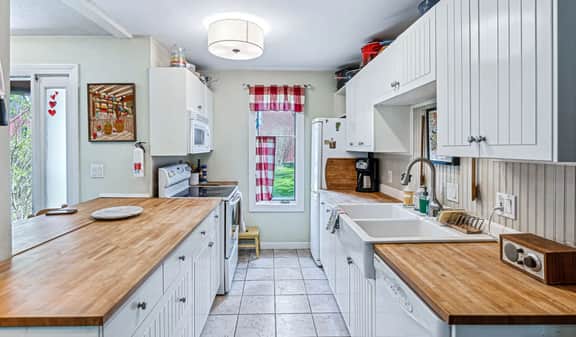 Condo with Lake Access, Saltbox, Pet-Friendly - Image 4
