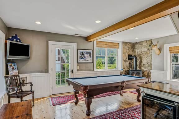 Saskadena Lodge with Game Room, near Ski Hill - Image 2