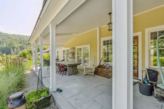 Saskadena Lodge with Game Room, near Ski Hill - Image 3