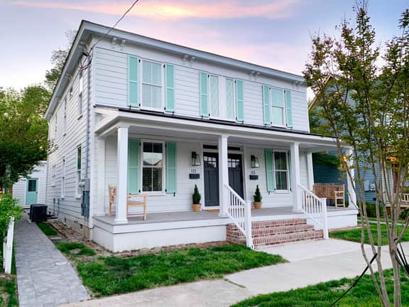 Doublemint Townhouse, Walk to Beach & Downtown - Image 3