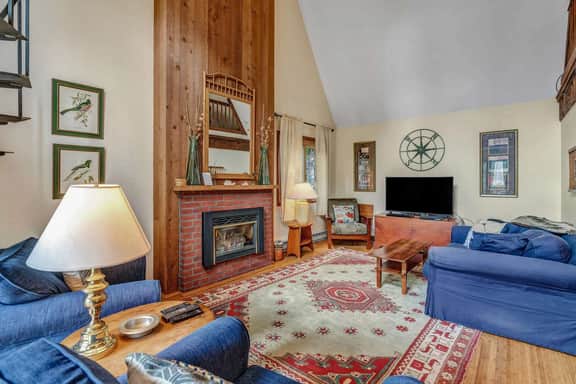 Ski-In/Ski-Out Chalet & Views, Kingswood - Image 5