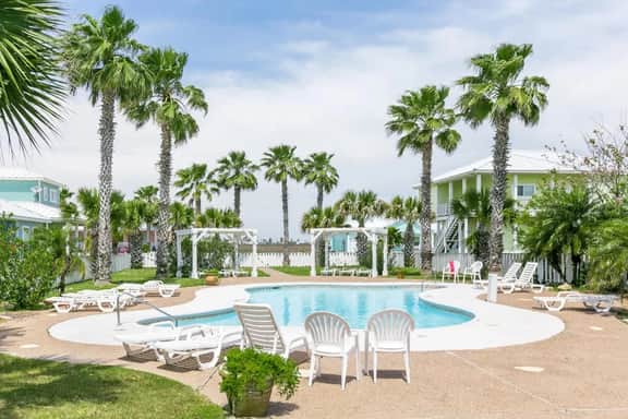 Island Breeze Home, Dual Pools & Private Decks - Image 4