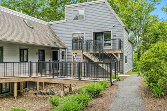 Quechee Club Pool & Golf, 4 Bd End-Unit - Image 5