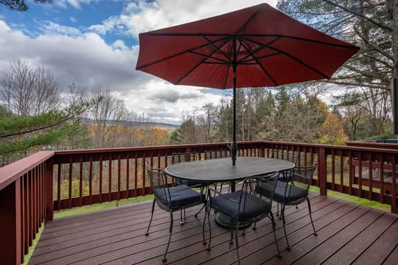 Townhome with Fireplace & Hill Views, Saltbox - Image 3