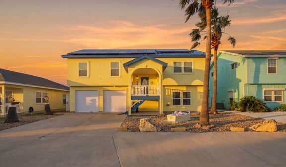 La Casa Gialla, Saltwater Pool & Near Beach - Image 3