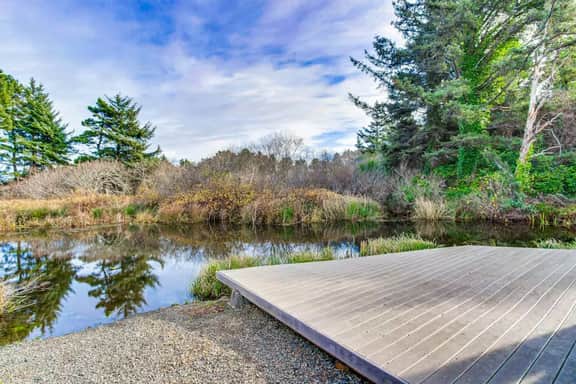 Canal Cottage with Kayak Dock, Walk to Beach - Image 4