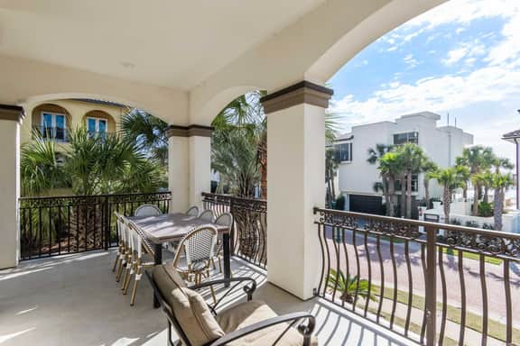 Coastal Castle with Pool, Hot Tub & Private Beach - Image 4