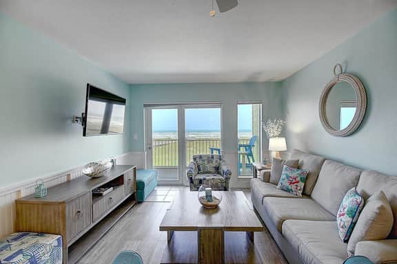 Gulf'n My Life Away, Beachfront Condo & Pool - Image 4
