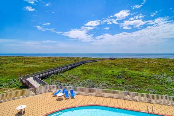 Gulf'n My Life Away, Beachfront Condo & Pool - Image 5