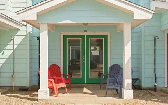 Bron's Beach Shack with Pool & Near Beach - Image 5