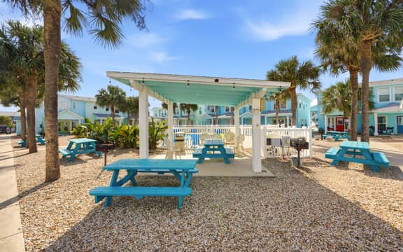 Bron's Beach Shack with Pool & Near Beach - Image 3