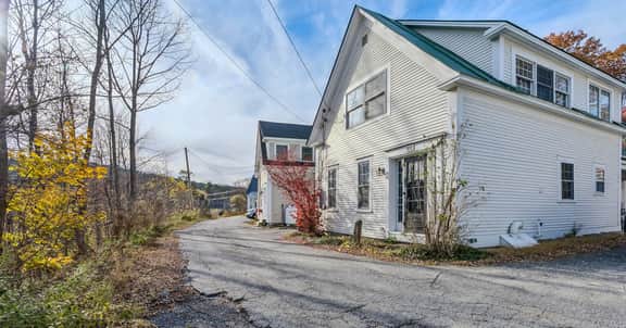 Historic Mill House near the Covered Bridge - Image 2