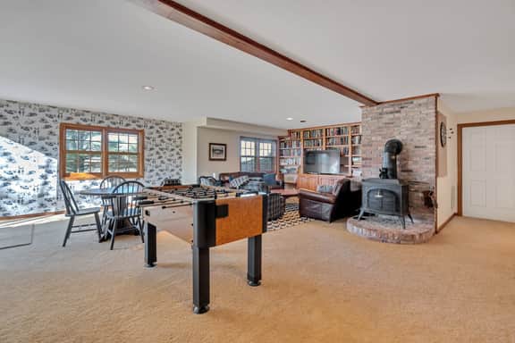 Mountain View Estate with Game Room & Valley Views - Image 4