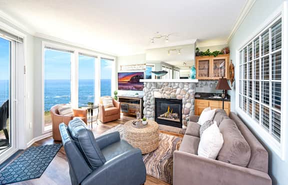 Coastal Breakers Condo, Ocean Patio, BBQ & Pool - Image 2