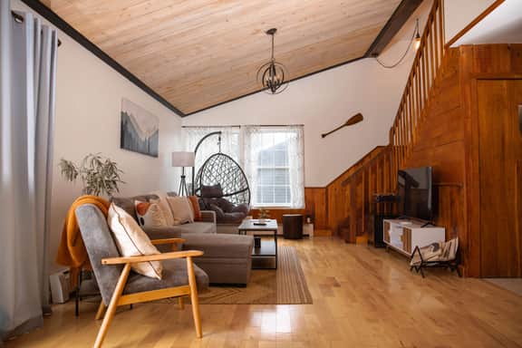 Black Creek Lodge, Hot Tub, Game Room & Fire Pit - Image 2