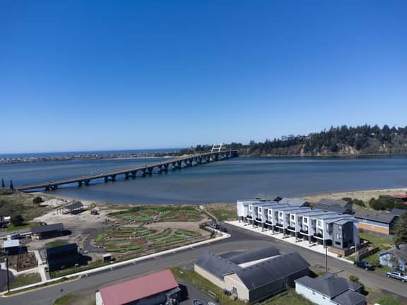 Eclectic Boho Townhome, Hot Tub, Waldport - Image 4