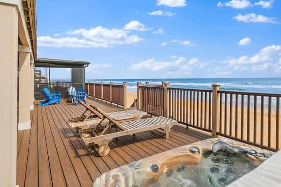 Foxys Retreat Home, Hot Tub, Fire Table & Deck - Image 3