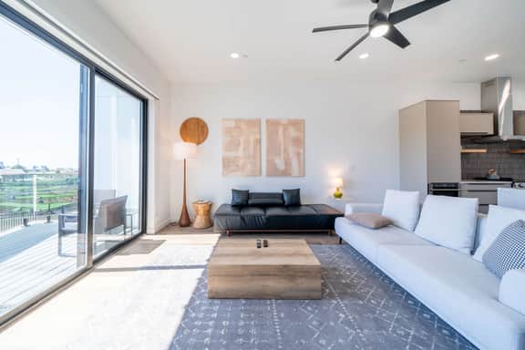Salt & Stone Townhouse, Hot Tub & Bay Views - Image 2