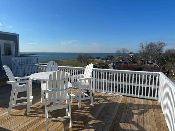 Above It All Condo with Rooftop Deck & Bay Views - Image 3