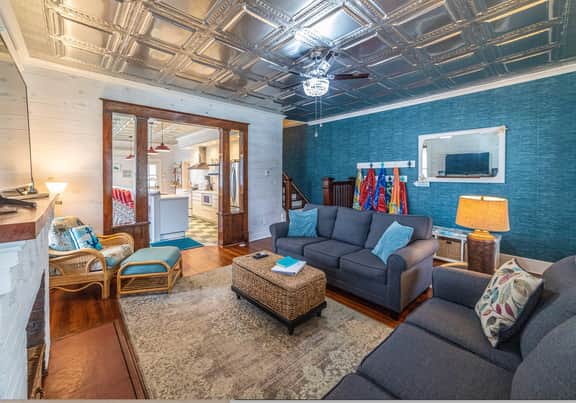Wild Oats Home, Steps to Beach & Pet-Friendly - Image 4
