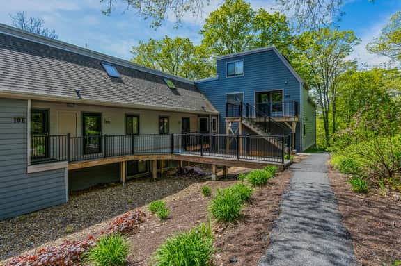 Club access, pool & golf, updated w/ fireplace - Image 2