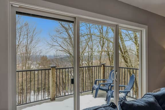 Club access, pool & golf, updated w/ fireplace - Image 5