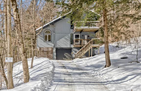 Chittenden Chalet with Pool, Golf & Club Access - Image 5