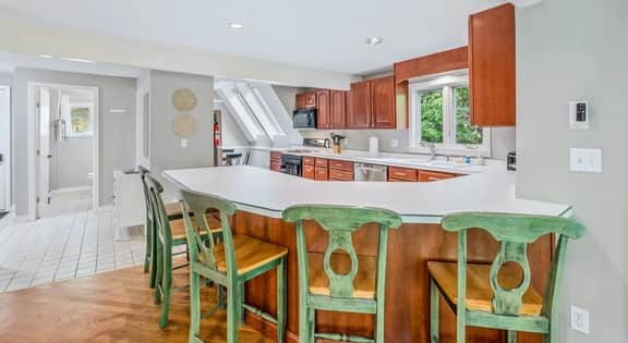 Ski-Access Townhouse with Mountain Views, Kingswood - Image 2
