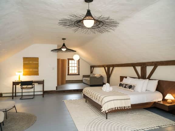 Designer Barn House, Heated Pool & Hudson River - Image 3