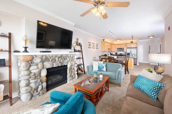 Pacific Rim Retreat with Fireplace & Hot Tub - Image 3