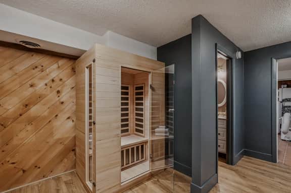 Twin Peaks Saltbox with Sauna, Pet-Friendly - Image 3