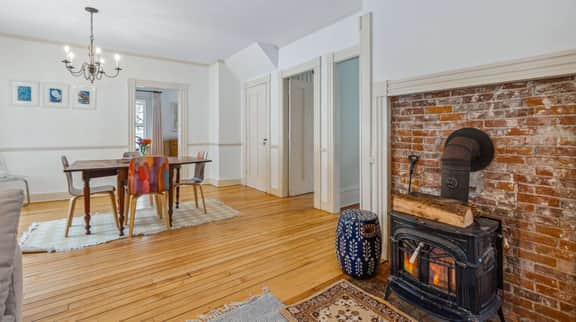 Historic Woodstock House with Library & Fireplace - Image 2