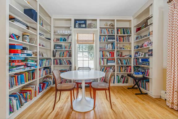 Historic Woodstock House with Library & Fireplace - Image 3