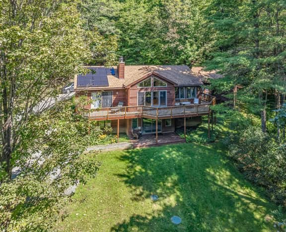 Highland Ridge House with Game Room & Large Deck - Image 2
