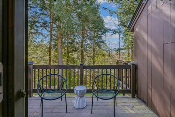 Saltbox Condo with Fireplace, near Quechee Village - Image 2