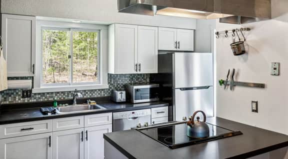 Saltbox Condo with Fireplace, near Quechee Village - Image 4