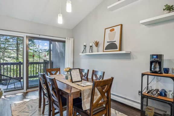 Saltbox Condo with Fireplace, near Quechee Village - Image 3
