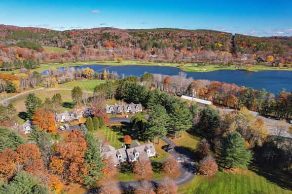 Lakeland Village Condo with Golf Course Views - Image 3